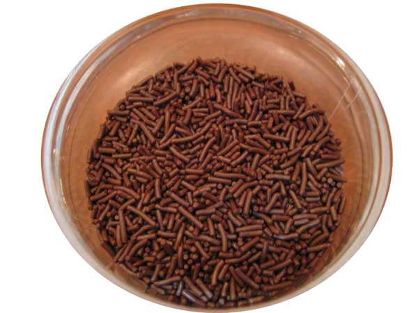 Cốm màu nâu trang trí bánh