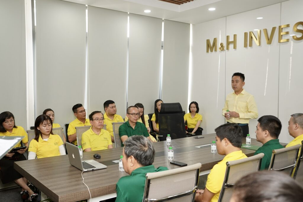 Tổng Giám đốc Nguyễn Minh Hưng phát biểu tại lễ vinh danh nhân viên xuất sắc của công ty tnhh đầu tư m&amp;h năm 2023