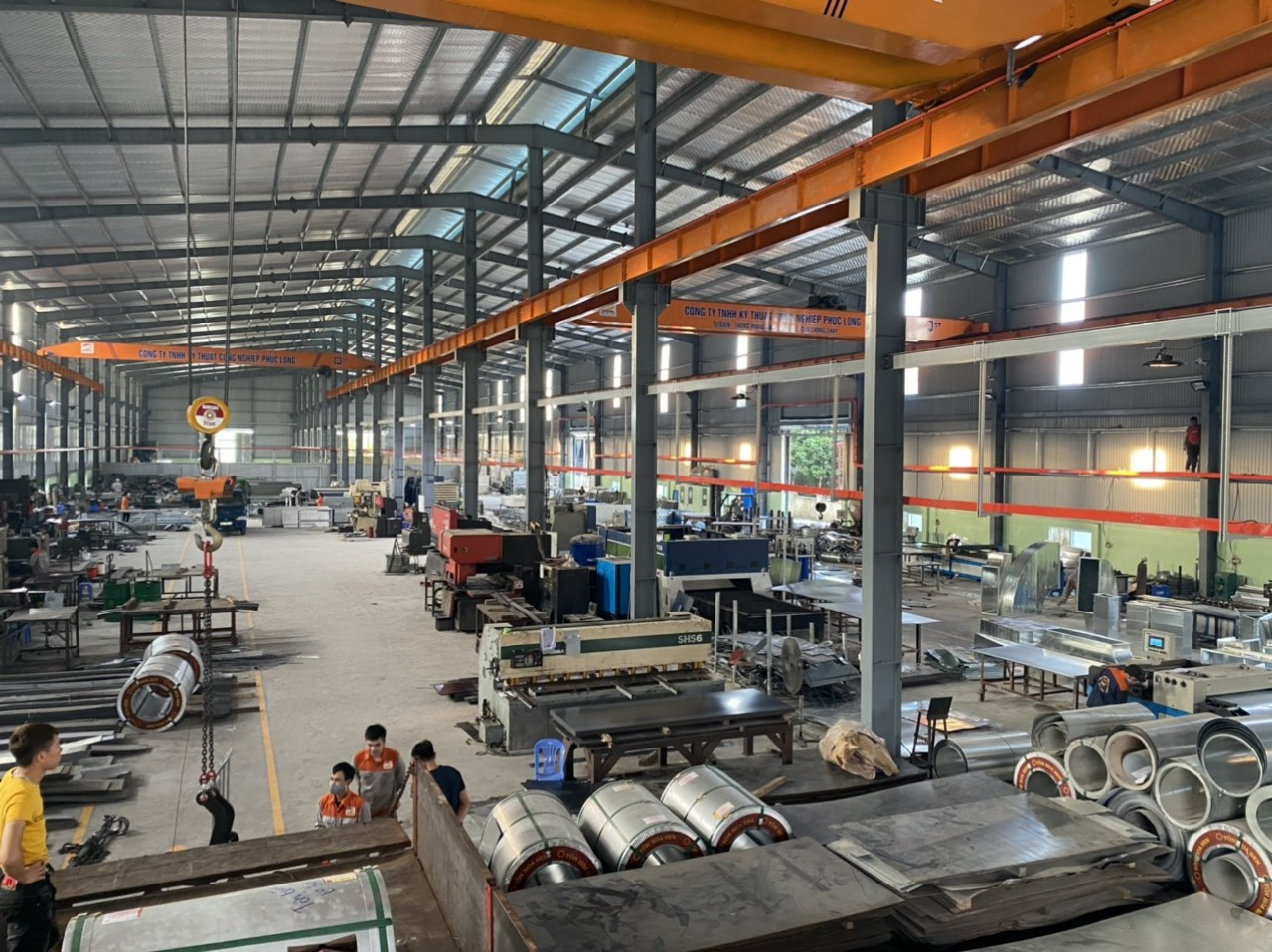 Hoạt động sản xuất tại nhà máy của CÔNG TY TNHH KỸ THUẬT CÔNG NGHIỆP PHÚC LONG