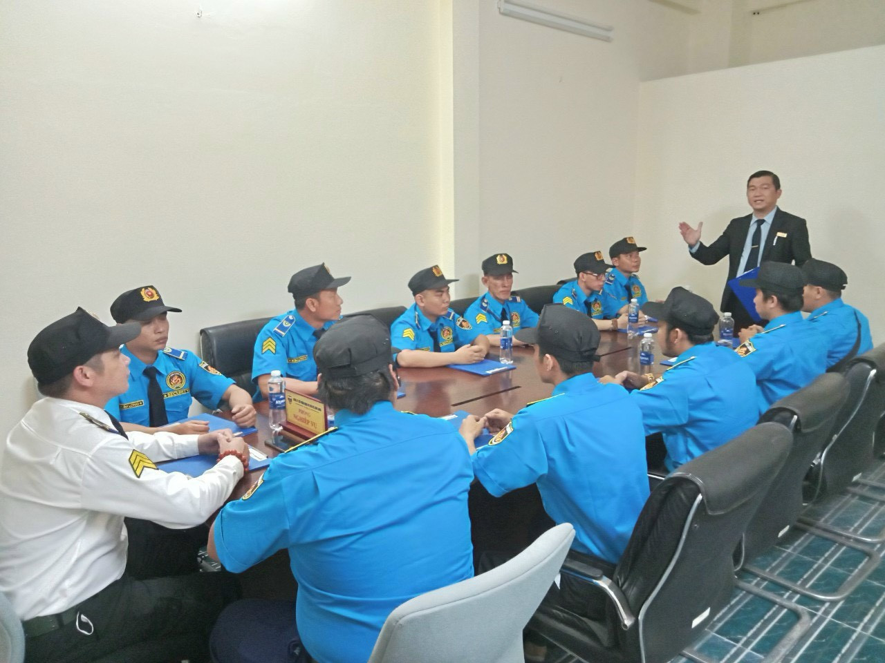 Bảo vệ Kim Long tuần tra khu vực công nghiệp