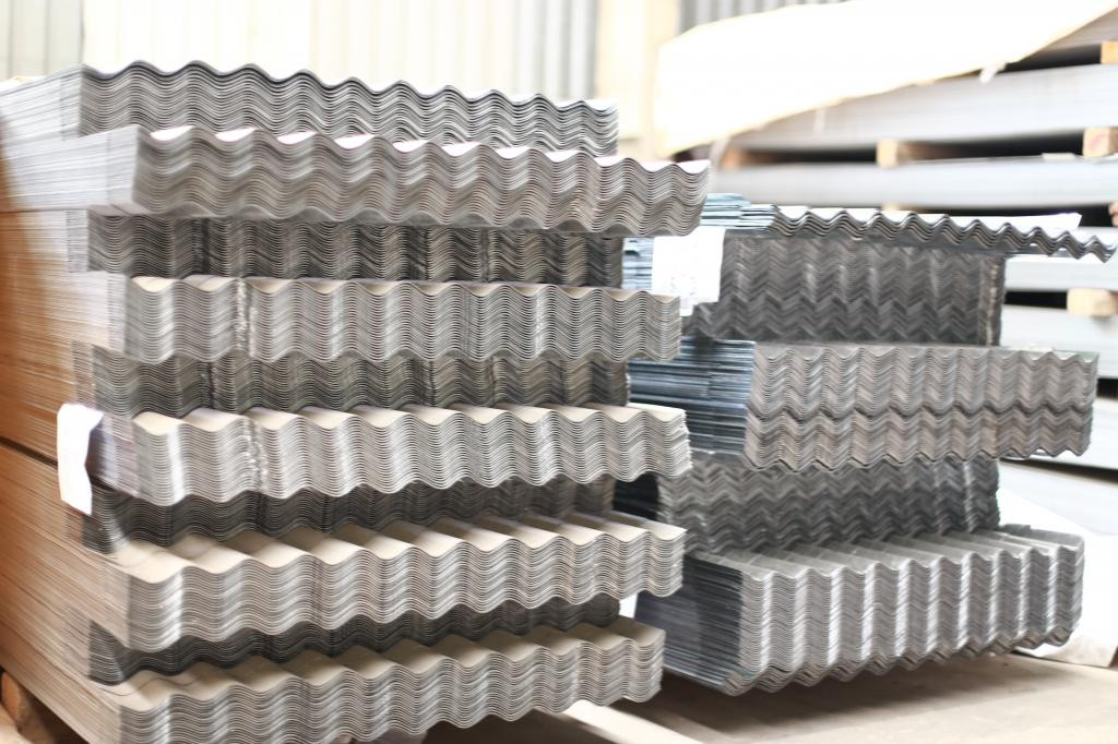 Cuộn tôn cán sóng mạ kẽm chất lượng cao từ công ty TNHH Thép Hoàng Gia Phát