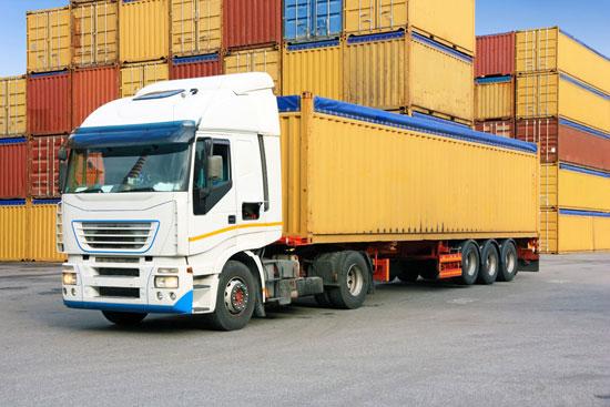 Xe container chuyên dụng trong dịch vụ vận tải đường bộ của công ty tnhh vận tải thương mại hà anh