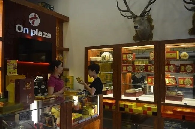 Cửa hàng Onplaza Việt Pháp tại TPHCM với đa dạng sản phẩm cao hồng sâm