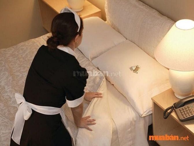 Đảm bảo vệ sinh và tiện nghi phòng ốc là nhiệm vụ chính của nhân viên tìm việc dọn phòng khách sạn ca đêm.