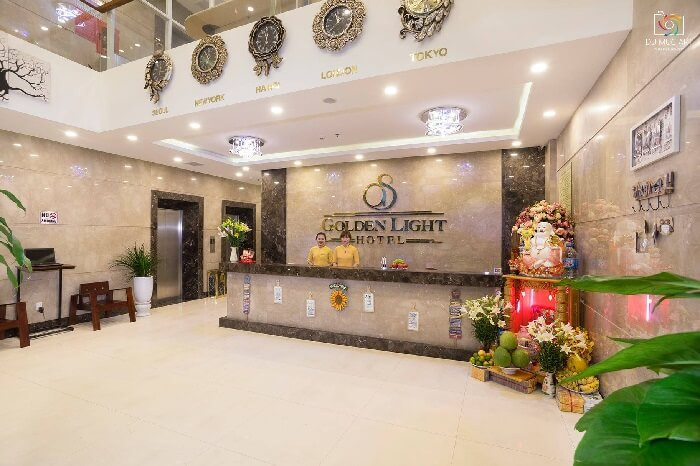 Đặt phòng khách sạn trên đường Hồ Nghinh càng sớm càng tốt, đặc biệt vào mùa cao điểm du lịch Đà Nẵng.