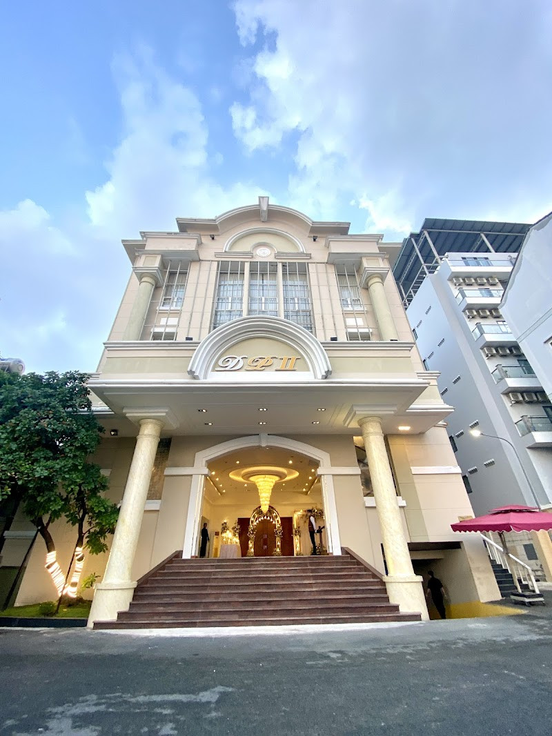 Diamond Place II Âu Cơ với sảnh tiệc rộng lớn, trần cao, trang trí lộng lẫy
