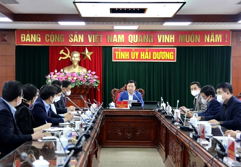 Lãnh đạo UBND tỉnh Hải Dương trong buổi làm việc với đại diện CÔNG TY TNHH DAEWOO ENGINEERING &amp; CONSTRUCTION VIỆT NAM về kế hoạch phát triển khu công nghiệp và đô thị tại tỉnh.