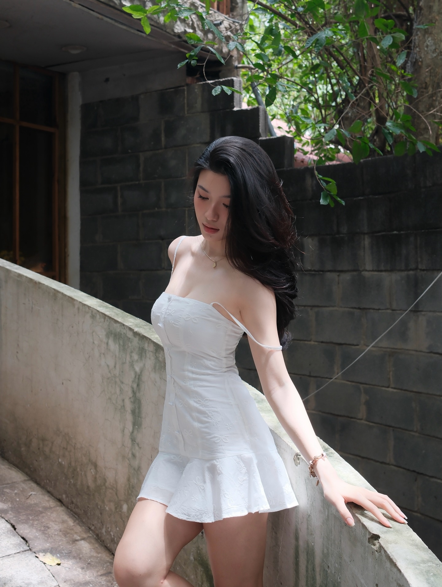 Hot girl Diệp Phương Linh khoe vóc dáng trong bộ váy gợi cảm
