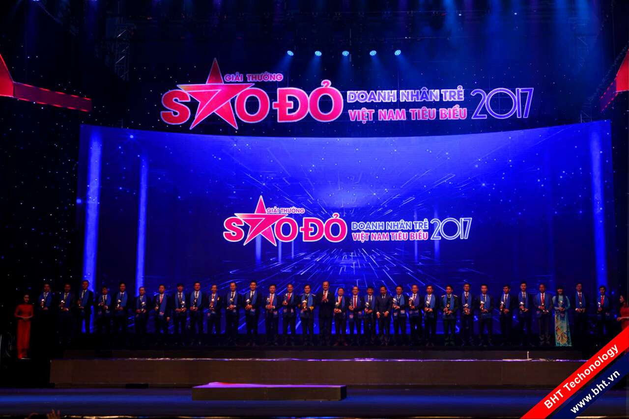 Ông Trần Văn Tưởng và top 30 doanh nhân trẻ Việt Nam tiêu biểu 2017 của Công ty TNHH Sản xuất Thương mại Xây dựng Điện Bích Hạnh