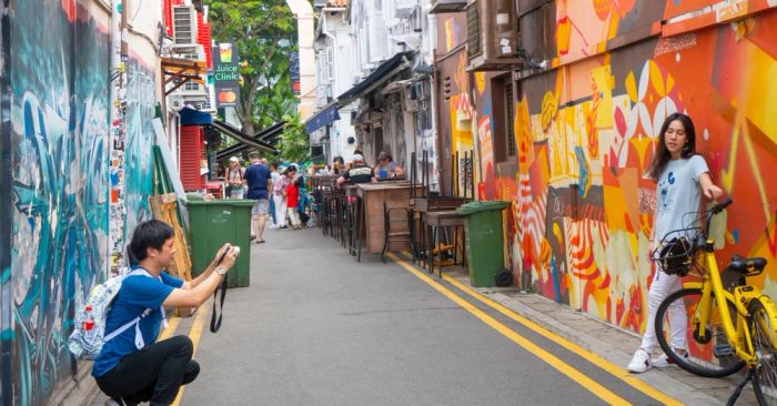 Haji Lane Singapore với những ngôi nhà phố đầy màu sắc và tranh tường nghệ thuật