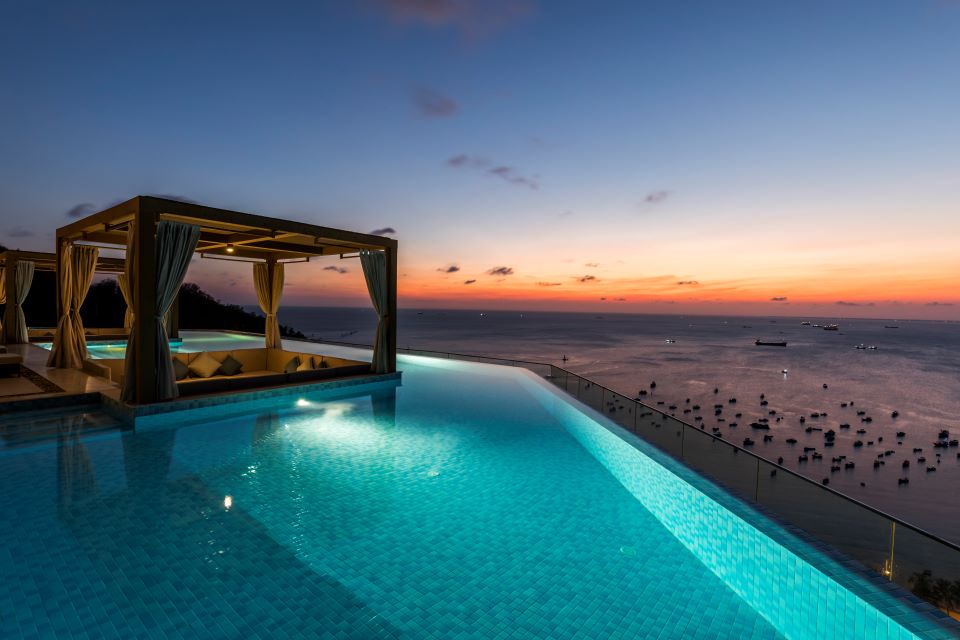Mặt tiền Khách sạn Fusion Suites Vũng Tàu Bãi Sau với kiến trúc hiện đại, view biển.