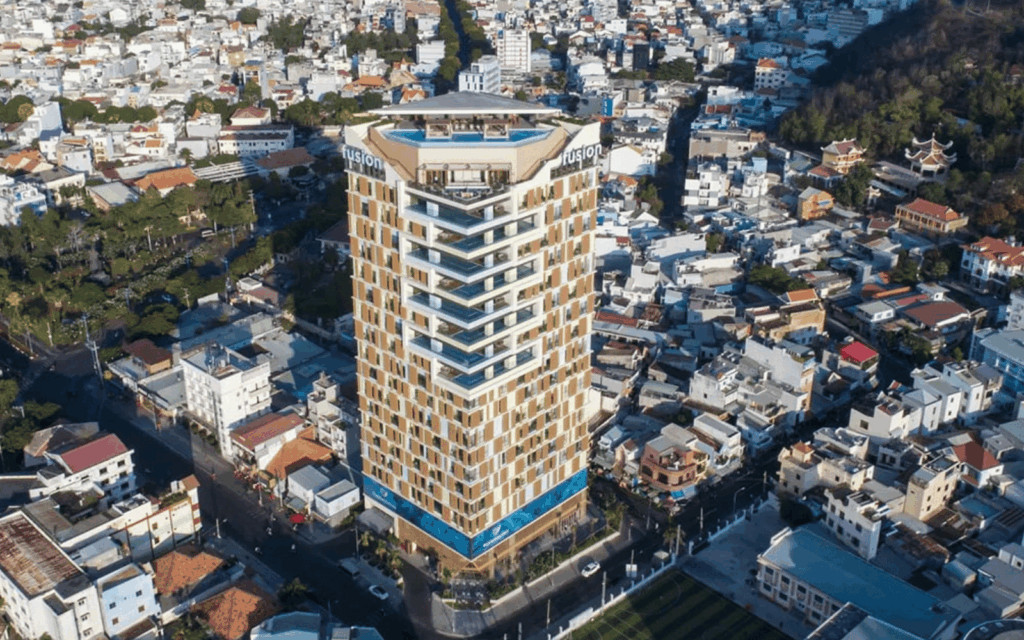 Fusion Suites Vung Tau với hồ bơi vô cực trên tầng thượng và tầm nhìn toàn cảnh