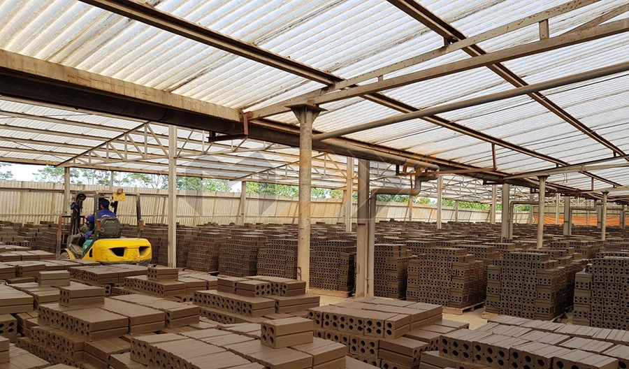 Sản phẩm gạch chất lượng cao từ nhà máy Thanh Uyên, góp phần vào chuỗi cung ứng của công ty TNHH Xây dựng Tự Lập.