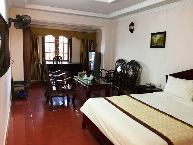 Giường ngủ cỡ lớn trong phòng VIP của Khách sạn công đoàn nam định, thiết kế hiện đại