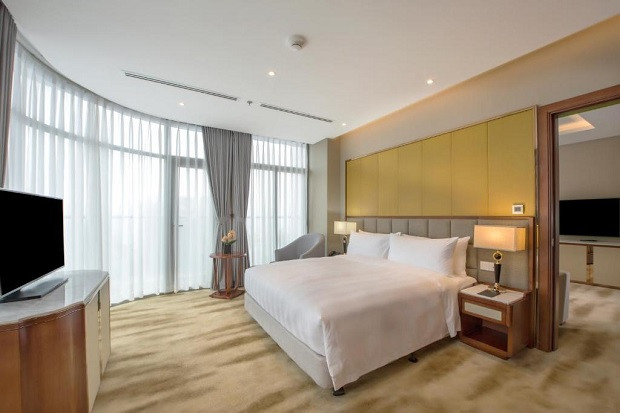 Hạng phòng Deluxe Suite King độc đáo với hướng view 180 độ