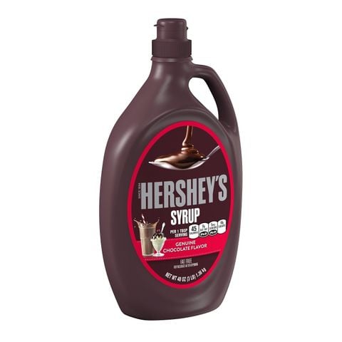 Hình ảnh minh họa chai si-rô sô-cô-la Hershey's 1.36kg, một ví dụ về mặt hàng tiêu dùng đa dạng mà CÔNG TY TNHH GIAO NHẬN QUỐC TẾ VẠN ĐẠT có thể vận chuyển an toàn.