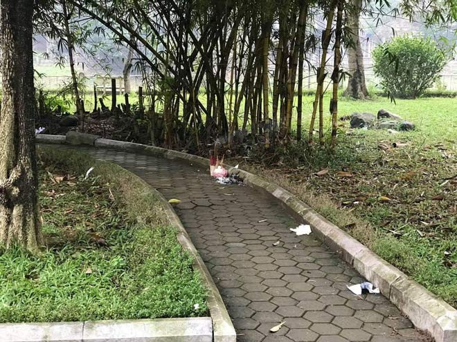 Hình ảnh hiện trường vụ án cô gái chết ở vườn hoa Hà Đông tại công viên Nguyễn Trãi, nơi phát hiện thi thể nạn nhân L.