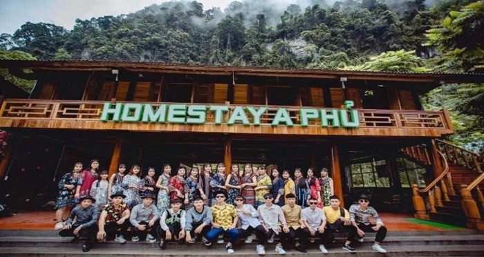 Hình ảnh ngoại thất của Homestay A Phủ tại Lâm Bình, thể hiện kiến trúc nhà sàn truyền thống