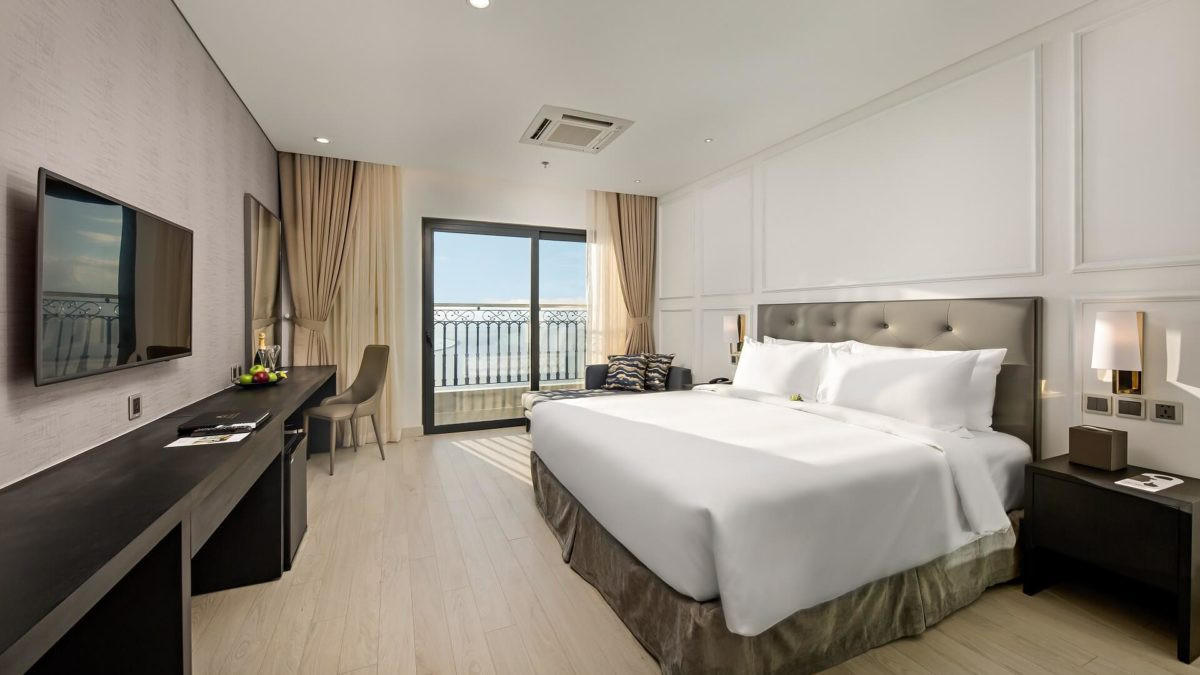 Hình ảnh nội thất hạng phòng Deluxe Double &amp; Twin tại Khách sạn Đà Nẵng Golden Bay