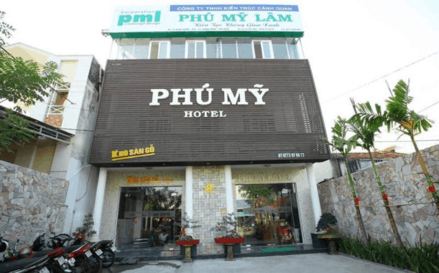 Hình ảnh tổng thể khách sạn Phú Mỹ ở Phú Quốc, kết hợp kiến trúc hiện đại và cây xanh