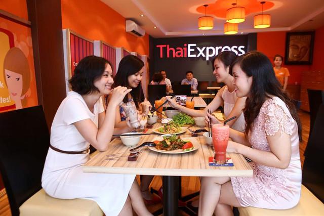 Khách hàng trải nghiệm ẩm thực Thái Lan tại chuỗi nhà hàng ThaiExpress của CÔNG TY TNHH QUỐC TẾ LÊ KIÊN