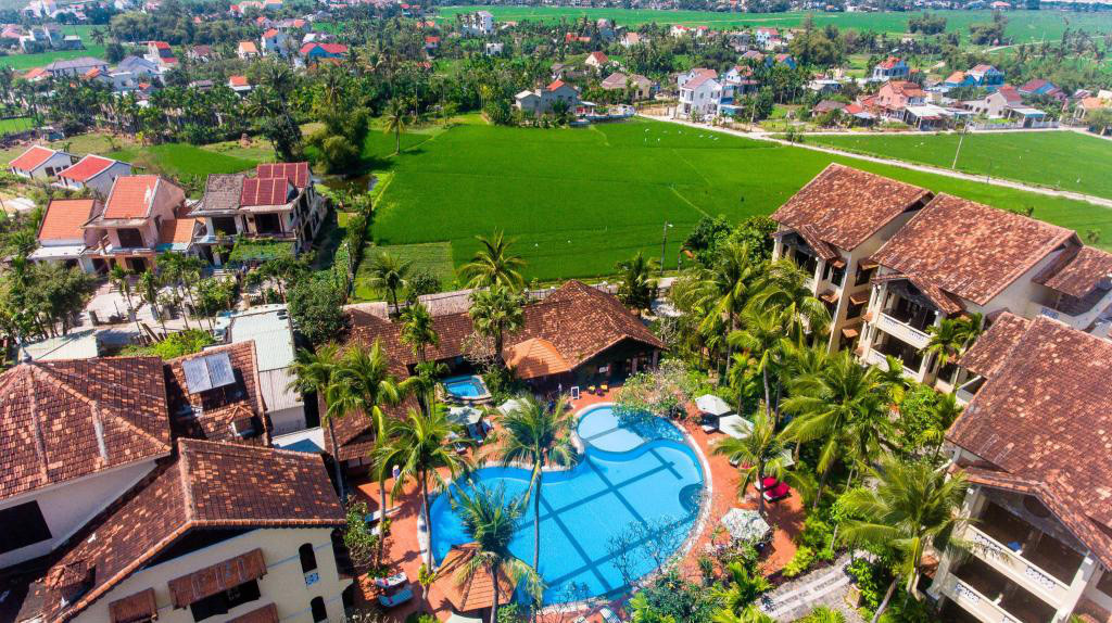 Hồ bơi ngoài trời của Hội An Trails Resort, một khách sạn 4 sao ở Hội An gần biển Cửa Đại