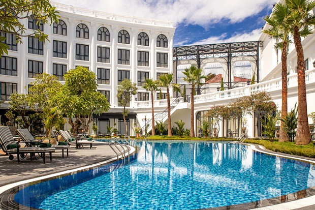 Hồ bơi ngoài trời Silk Path Grand Hotel &amp; Spa Huế