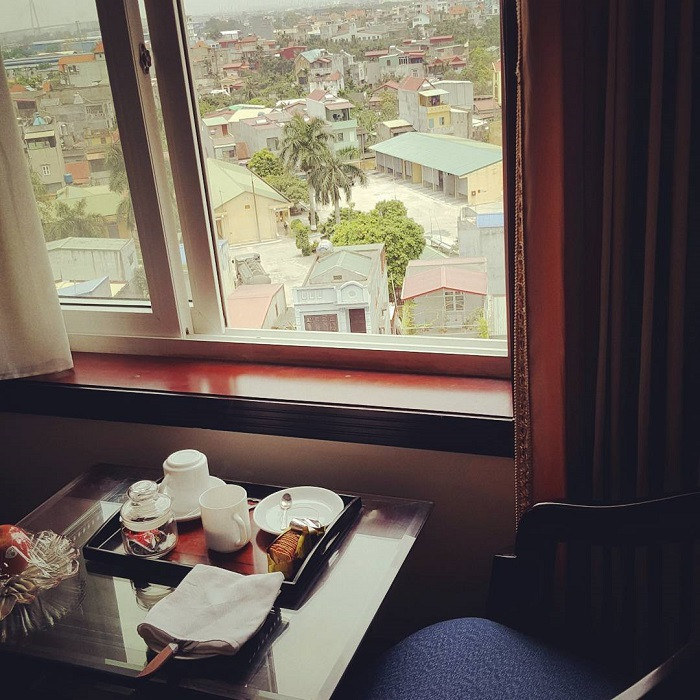 Hồ bơi ngoài trời xanh biếc tại Camela Hotel &amp; Resort