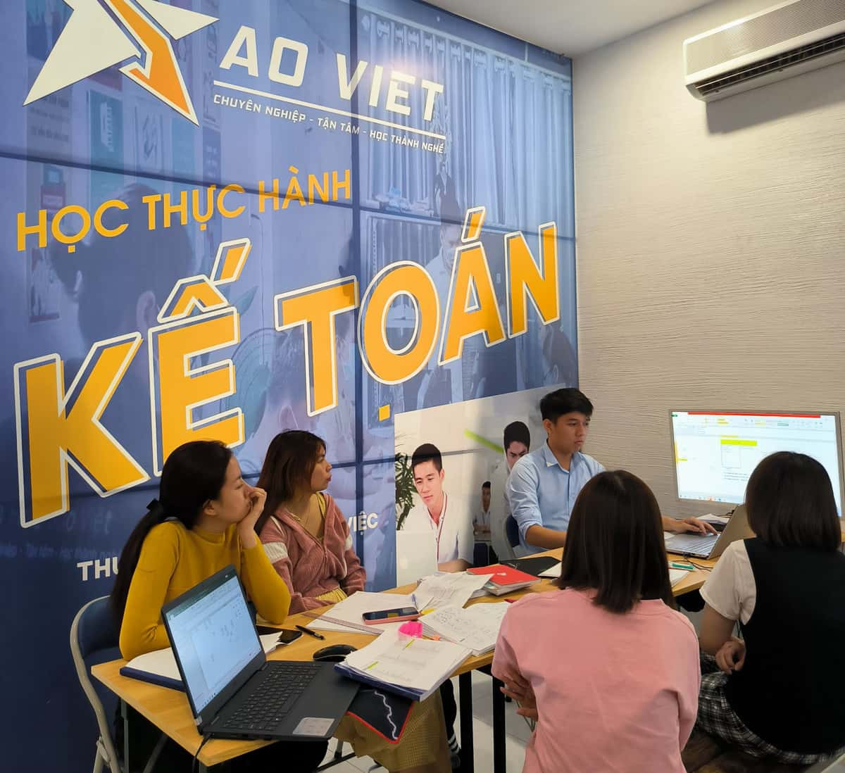 Giảng viên Xuân Hiến chia sẻ kinh nghiệm học kế toán quốc tế tại CÔNG TY TNHH KẾ TOÁN SAO VIỆT