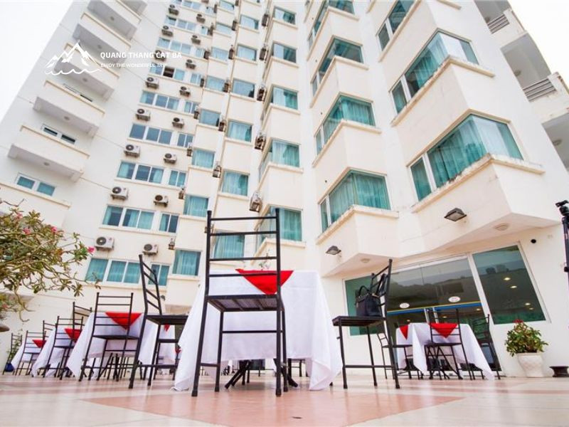 Holiday View Hotel, khách sạn 3 sao lâu năm với view biển thoáng đãng, là lựa chọn đáng tin cậy cho khách sạn ở Cát Bà gần biển giá rẻ