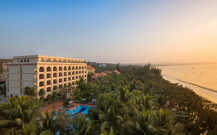 Sunny Beach Resort Phan Thiết với khu vườn nhiệt đới