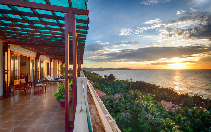Sunny Beach Resort Phan Thiết view biển và hồ bơi