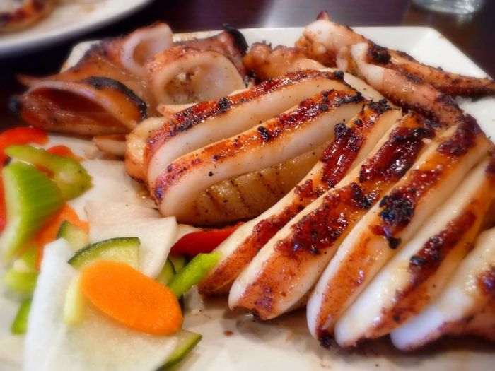 Mực nướng Ang Dtray Meuk món ăn Campuchia biển