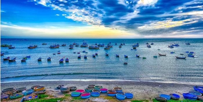 Làng chài Hòn Rơm Mũi Né yên bình vào mỗi buổi sáng