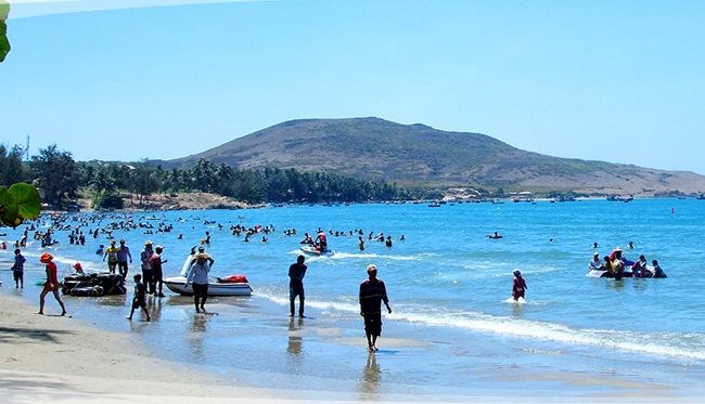 Bãi biển Hòn Rơm Mũi Né - nơi tắm biển lý tưởng