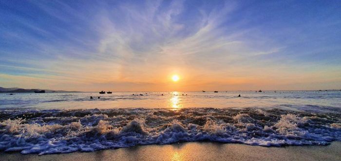 Bình minh Hòn Rơm Mũi Né như một tác phẩm nghệ thuật của thiên nhiên