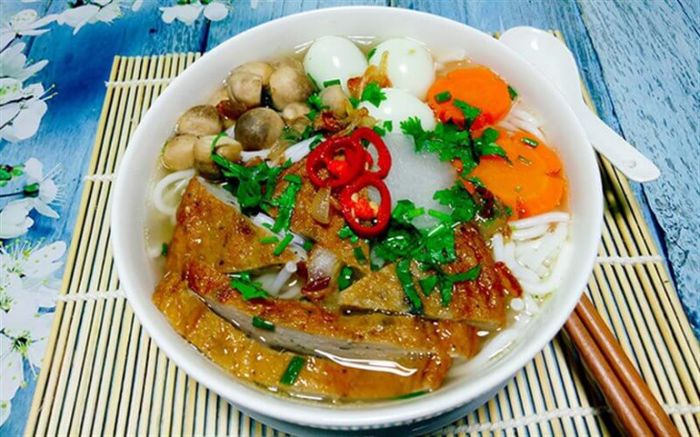 Bánh canh chả cá Phan Thiết - Ngon và hấp dẫn khi du lịch Hòn Rơm Mũi Né