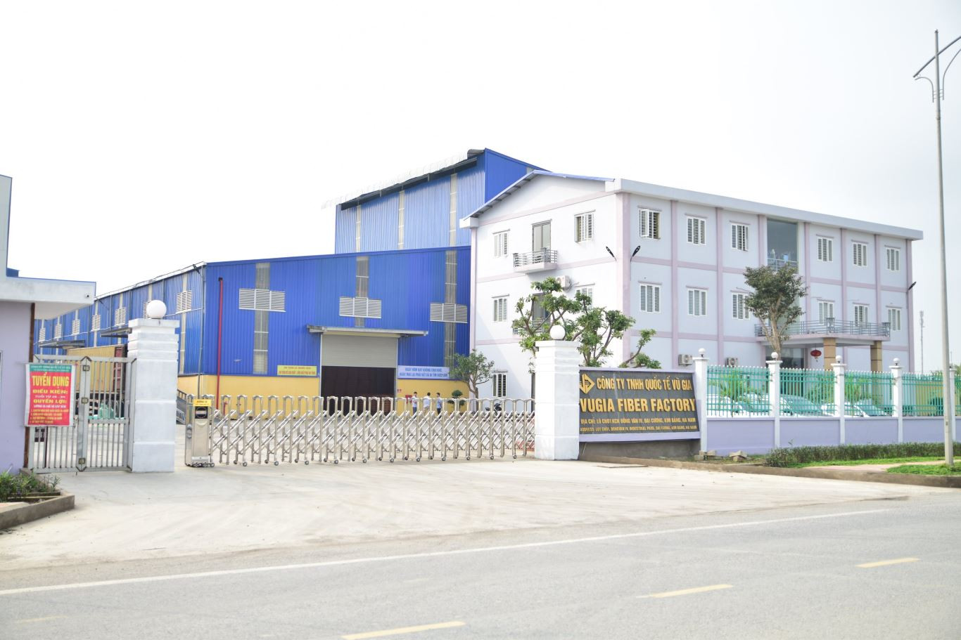Trụ sở chính của CÔNG TY TNHH QUỐC TẾ VŨ PHÁT tại Khu công nghiệp Đồng Văn IV, Hà Nam thể hiện quy mô và sự chuyên nghiệp.
