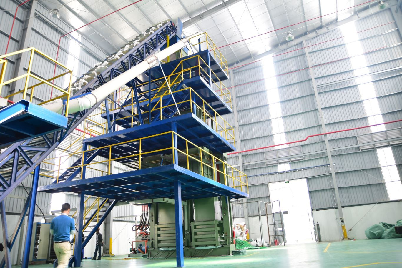 Cận cảnh hệ thống máy móc tự động hóa tại nhà máy của CÔNG TY TNHH QUỐC TẾ VŨ PHÁT, tối ưu hiệu suất.