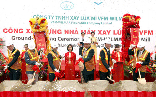 Hình ảnh lễ khởi công xây dựng nhà máy xay lúa mì VFM – Wilmar, minh chứng cho sự phát triển của allintitle:công ty tnhh xay lúa mì việt nam.