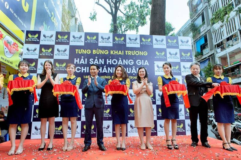 Hình ảnh xe tải chuyên dụng của Hải sản Hoàng Gia vận chuyển hải sản tươi sống đến đối tác.