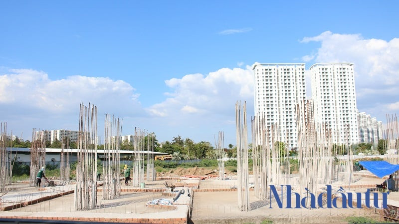 Phần móng của dự án The Water Bay đã được xây dựng cơ bản, thể hiện tiến độ ban đầu