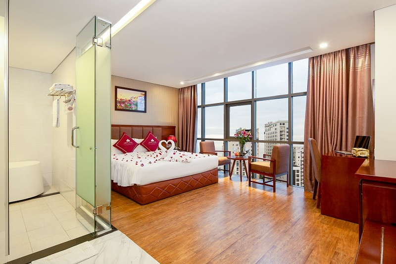 Khách sạn 3 sao gần biển Mỹ Khê Crystal Hotel Đà Nẵng