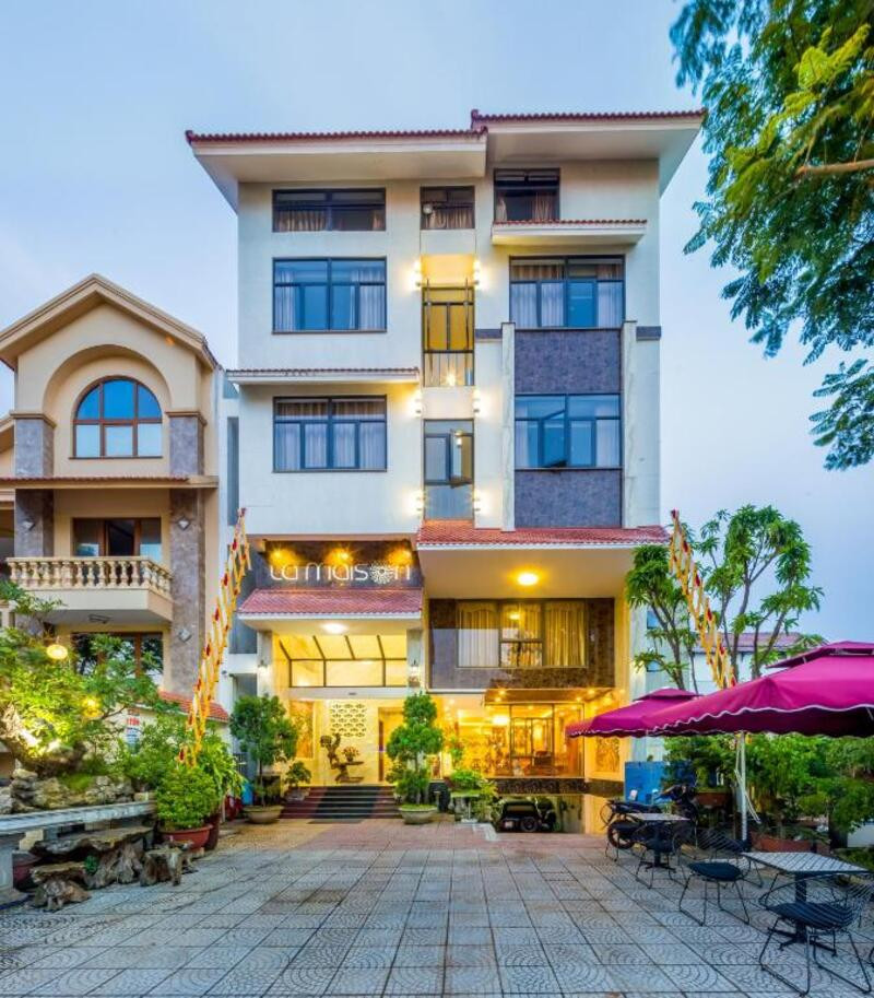 Khách sạn 3 sao gần biển Mỹ Khê La Maison Đà Nẵng Beach