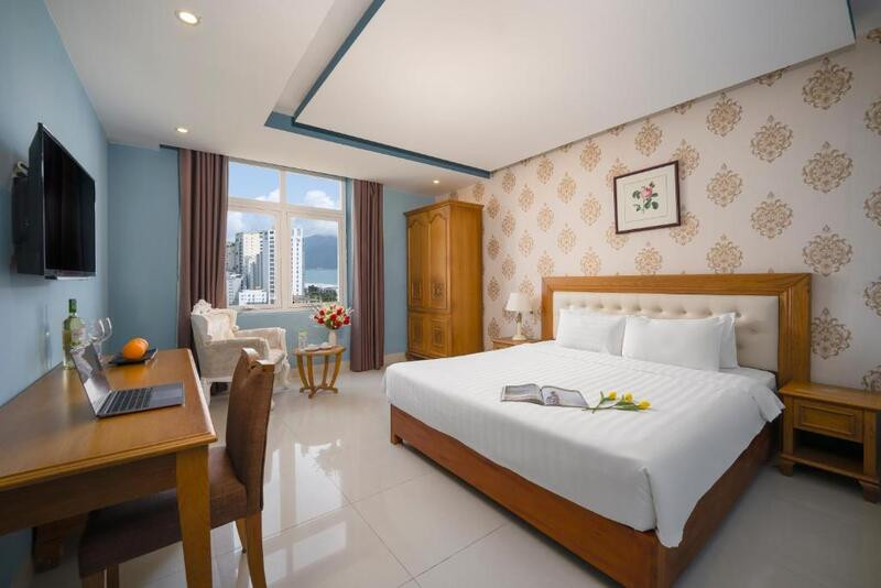 Khách sạn 3 sao gần biển Mỹ Khê Royal Family Hotel Đà Nẵng