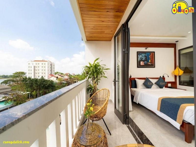 Khách sạn Calla Hotel Phố Cổ Hội An với hồ bơi và kiến trúc hiện đại