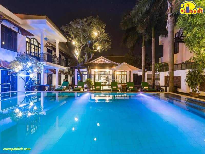 Khách sạn Hoian Nostalgia Phố Cổ Hội An với kiến trúc hiện đại và hồ bơi xanh mát