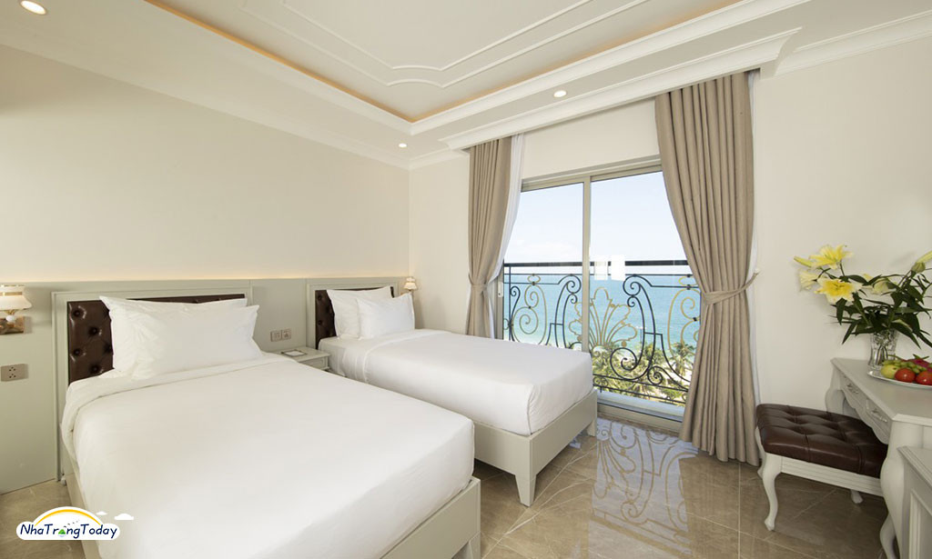 Khách sạn Merperle Beach Nha Trang - Phòng Deluxe Premier Sea View