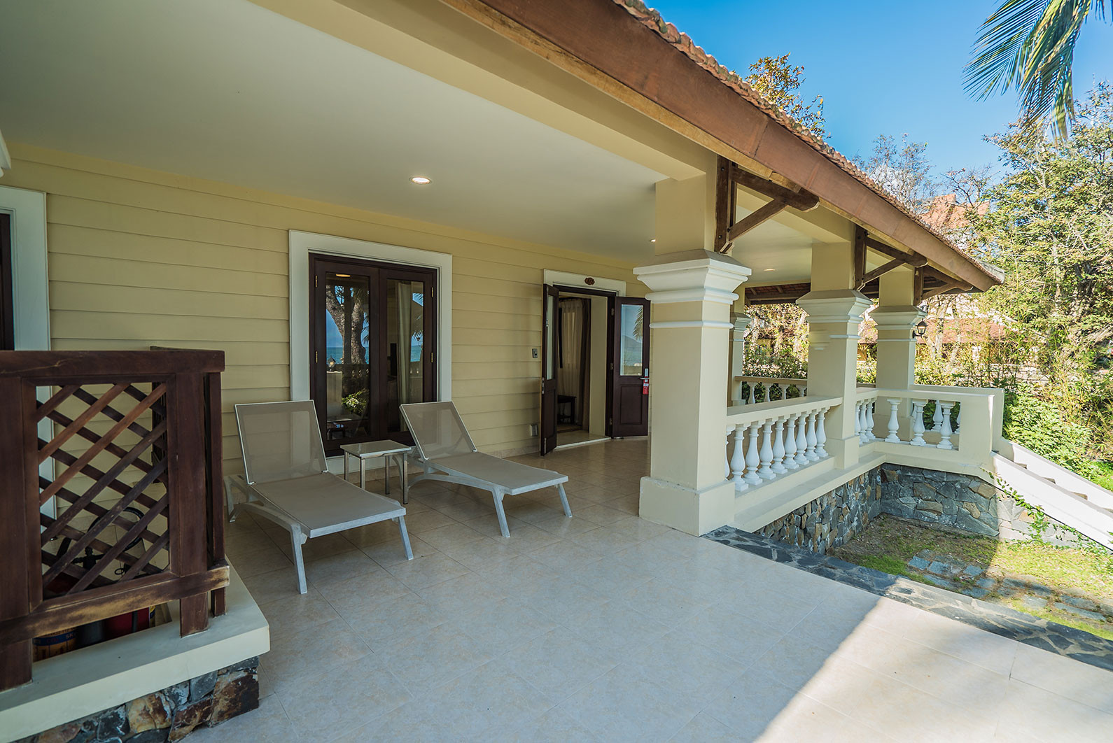 Khách sạn Sài Gòn Côn Đảo: Building Suite rộng rãi với tầm nhìn hướng biển