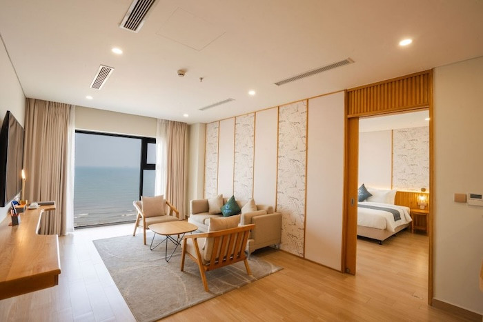 Khách sạn sang trọng, với view hướng ra biển tại Seabird Hotel Thiên Cầm